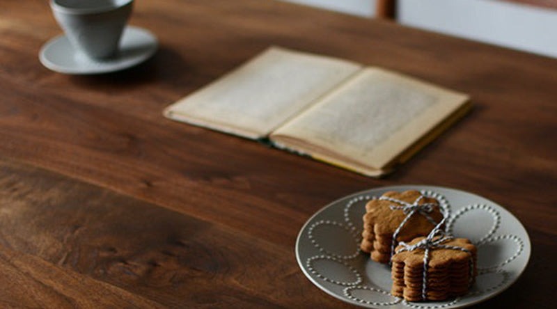 ウォルナット無垢材の魅力と経年変化を楽しむ方法｜北欧インテリア通販サイト greeniche（グリニッチ）