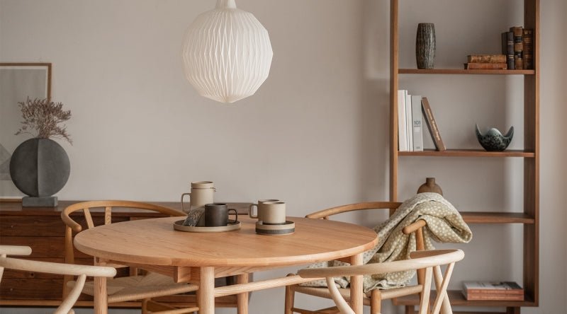 Yチェアの魅力を引き立てる照明選び ─ 北欧インテリアのダイニング照明ガイド｜北欧インテリア通販サイト greeniche（グリニッチ）