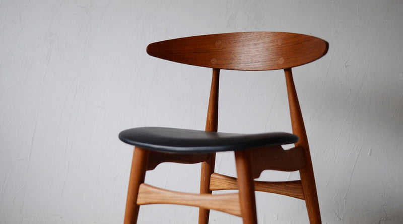 美しい弧を描く上品なチェア、ハンス・J・ウェグナーの名作「CH33」のご紹介｜北欧インテリア通販サイト greeniche（グリニッチ）