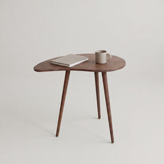 kilta kidney side table キルタ キドニー サイドテーブル ウォルナット無垢材｜北欧インテリア通販サイト greeniche（グリニッチ）
