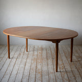 Hans J. Wegner Dining Table "model GE528" D-R706D220