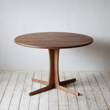 Svendborg (スヴェンボー) ダイニングテーブル | オーク/ウォルナット/チェリー無垢材