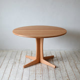 Svendborg (スヴェンボー) ダイニングテーブル | オーク/ウォルナット/チェリー無垢材