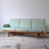 Hans J. Wegner GE236 3P Sofa 112D039