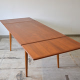 Hans J. Wegner Extension Table AT312 D-205D324