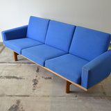 Hans J. Wegner GE236 3P Sofa D-112D457