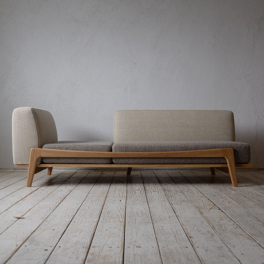 Luu Sofa light beige / brown | オーク/ウォルナット無垢材